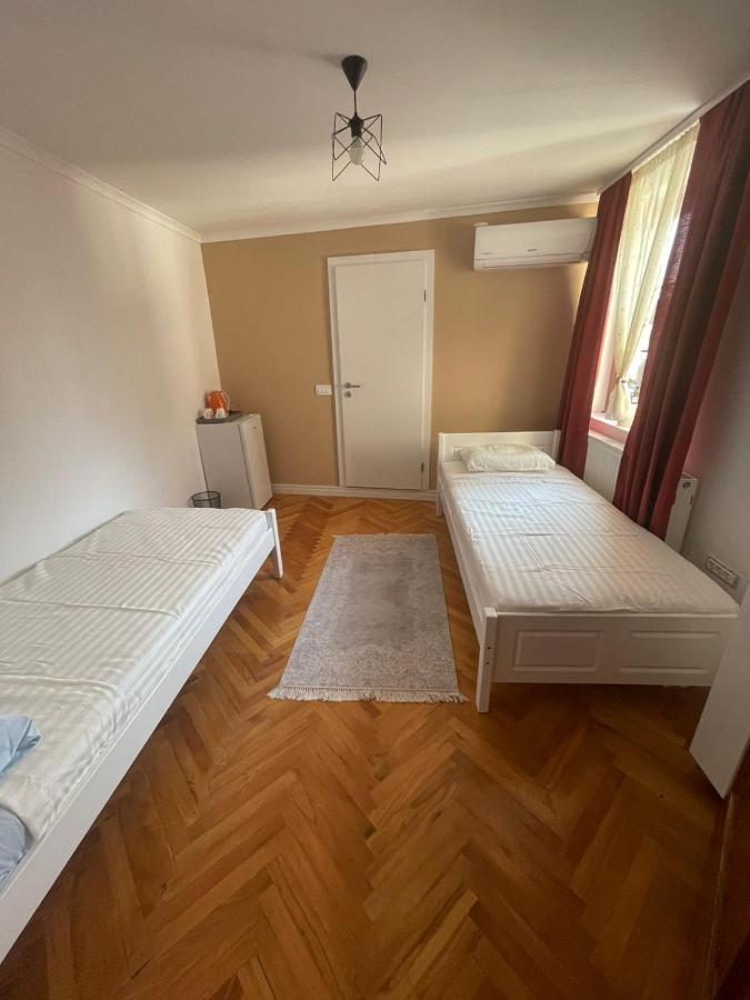 Guesthouse 12A Pristina Exteriör bild